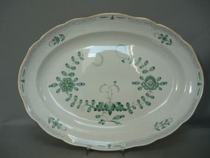 Very large oval plate. Meissen (Schwerter). Indian