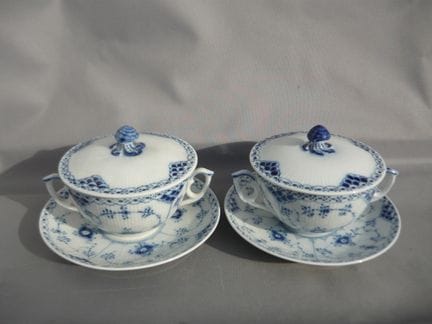 Royal Copenhagen Musselmalet Halbspitze. Pair of l