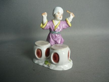 The Drummer. Meissen (Schwerter). Polychrome overg