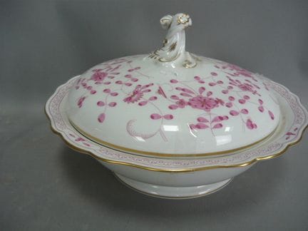 Large round lidded bowl. Meissen. Mark after 1934.