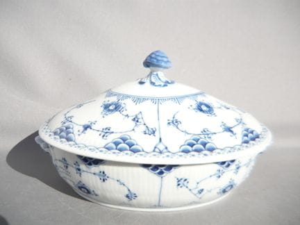 皇家哥本哈根（Royal Copenhagen）Musselmalet系列半圆顶椭圆形带盖碗 #62
