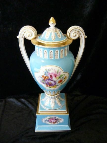 Hutschenreuther. Vase with lid and floral lithogra