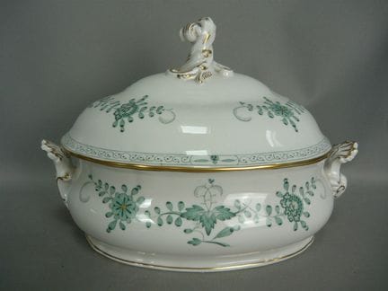 Large lidded bowl. Meissen (Schwerter). Mark from 