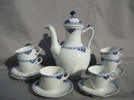 Royal Copenhagen Princesse. Coffee pot and 6 small
