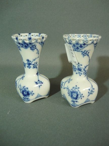 Royal Copenhagen Musselmalet Vollspitze. Pair of t