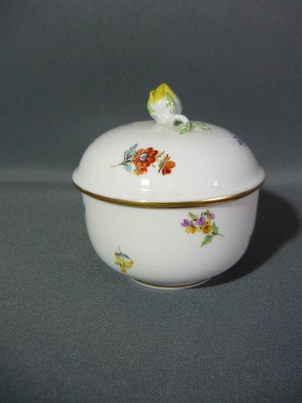 Meissen (Schwerter). Sugar bowl with floral design