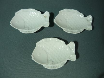 KPM Berlin. 3 fish-shaped fishbone bowls. First-gr