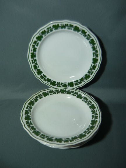 迈森（施韦特）。葡萄叶图案。6只浅盘。一级品。直径22厘米。（编号74803）PCL