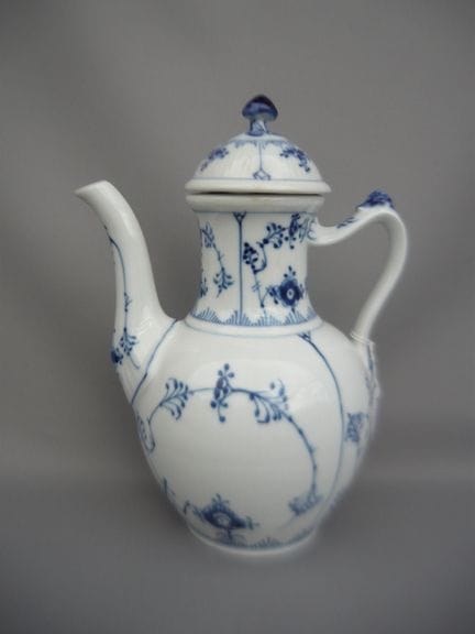 皇家哥本哈根“贻贝纹”系列。大号咖啡壶 #48。一级品。高25厘米。PCL