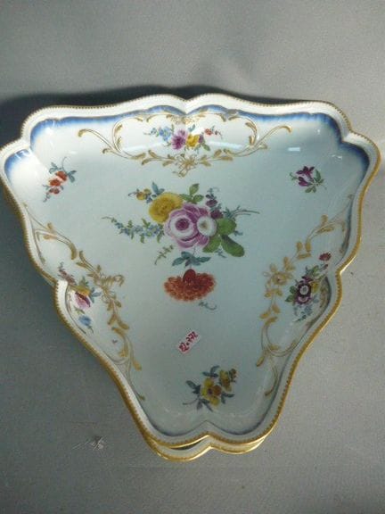 Set of bowls. Meissen, 19th century. Hand-decorate