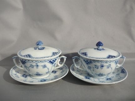 Royal Copenhagen Musselmalet Halbspitze. Pair of l