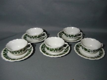 迈森（施韦特）。葡萄叶纹。5只大茶杯配杯托。一级品。（编号74800）PCL