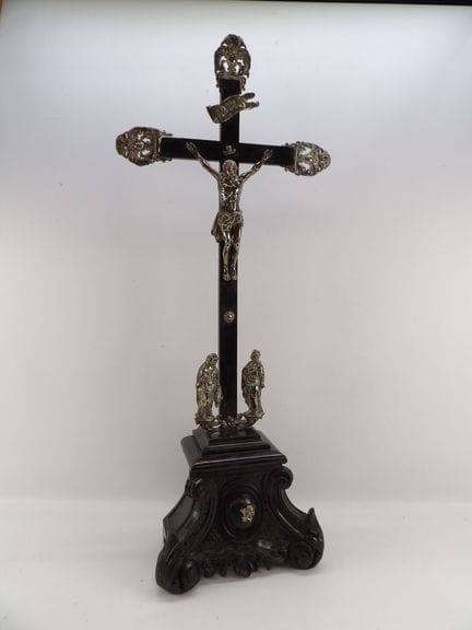 Ecole du XVIIIe, Grand crucifix d'autel en bois no