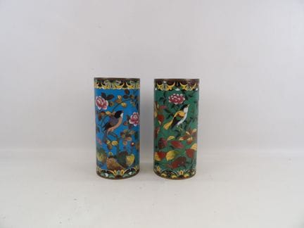 JAPAN – Set aus 2 zylindrischen Vasen aus Cloisonn