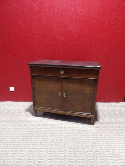 Small low sideboard in mahogany and mahogany venee