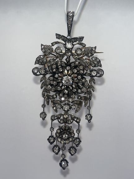 Exceptionelle Broche - pendentif en or jaune 18k à
