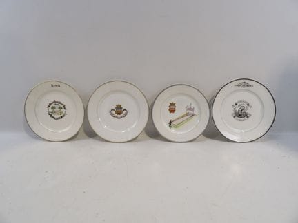4 polychrome Porzellanteller:
- „Alliance des boul