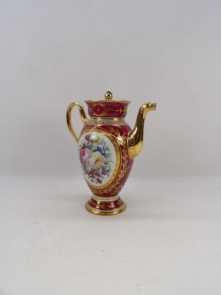 SEVRES – Große Kanne aus mehrfarbigem Porzellan mi