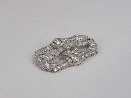 ART DECO, Broche en platine 950/1000 et or blanc 7