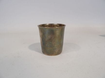 Timbale en argent poinçon Minerve à décor chiffré 