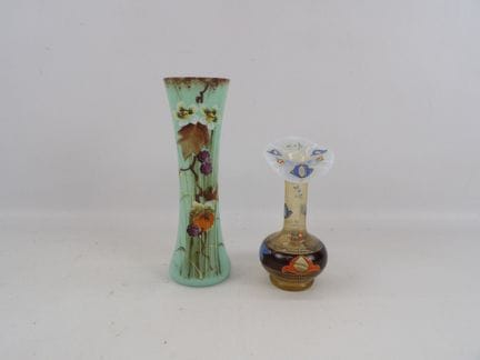 Im Stil von Legras: kleine Vase aus grünem Opalin 