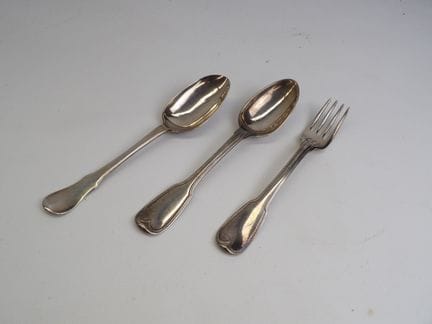 Lot comprenant : une cuillère en argent d'Epoque X