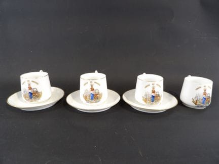 Set of 4 cups and 3 saucers made of polychrome por