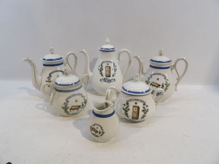 Set including 2 coffee pots (H 22 cm), 1 teapot (H