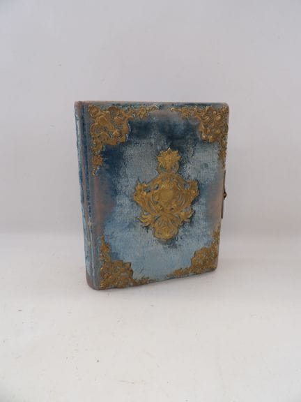 MUSIC BOX - Photo album covered in blue velvet, ad