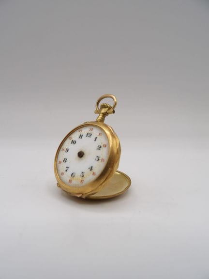 Reloj de cuello de oro de 18 quilates con reverso 
