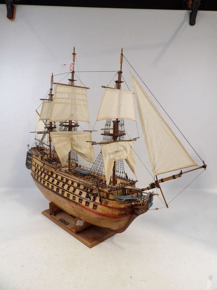 "HMS Victory" ship model. H x W x D: 79 x 105 x 21