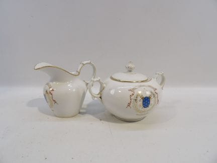 Set including 1 milk jug and 1 polychrome porcelai