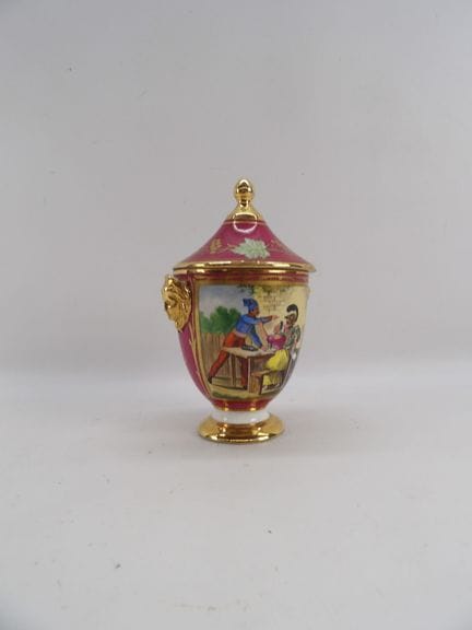 Small polychrome porcelain jar with a lid, decorat