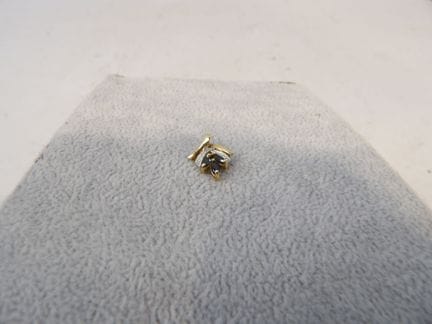 Pendentif "feuille" en or jaune, 3 saphirs taille 