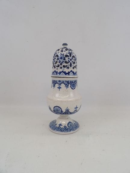 SAINT CLOUD (?) 18th century—Earthenware salt shak