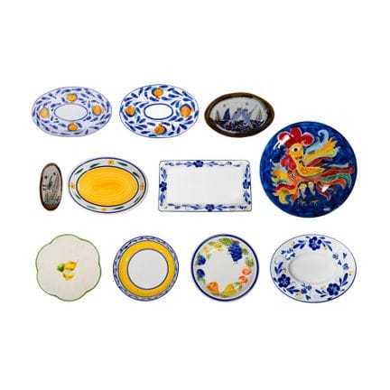 Assortimento di piatti in ceramica italiana  

(11