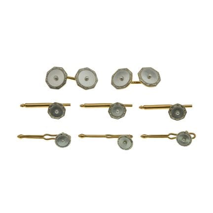 Assortiment de boutons de manchettes et de boutons