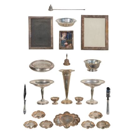 Assortiment d'objets en argent massif  

(22) arti