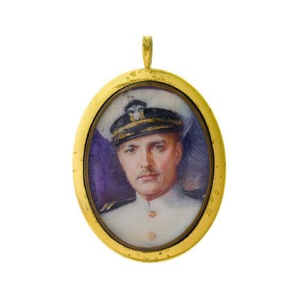 Miniature représentant un officier de marine, dans