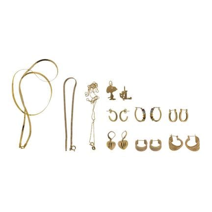 Assortiment de bijoux en or jaune 14 carats  

(11
