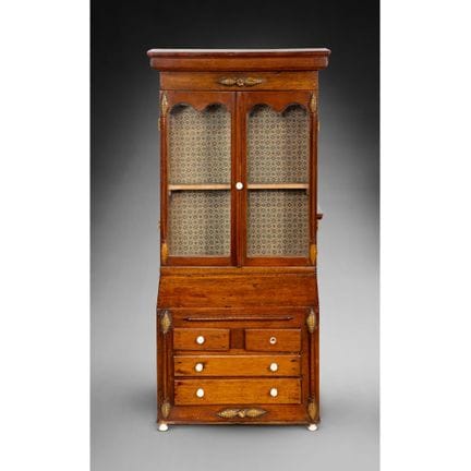 Petite armoire de style fédéral  

Échantillon de 