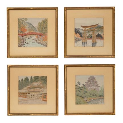 日本纺织品套装  

一套（4幅）日本丝绸刺绣风景画，描绘了日本标志性景致，装裱在玻璃后，配以同款竹