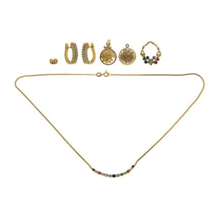 Assortiment de bijoux en or jaune 18 carats  

(6)