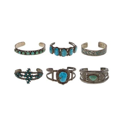 Assortiment de bracelets-manchettes amérindiens en