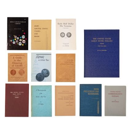 Assortiment d'ouvrages de référence sur les pièces