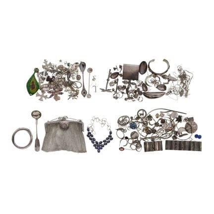 Fragments d'argent sterling et bijoux fantaisie  
