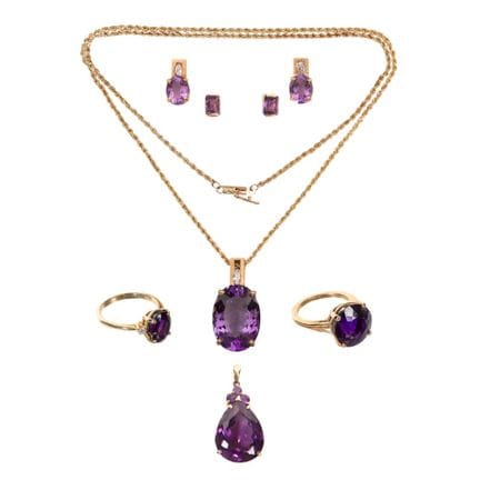 Assortiment de bijoux en or jaune 14 carats et 10 