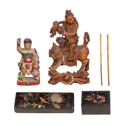 亚洲装饰艺术品  

（6）件，包括：一位身着传统服饰、手持礼仪器具的人物，骑乘在神话中的护法狮上，