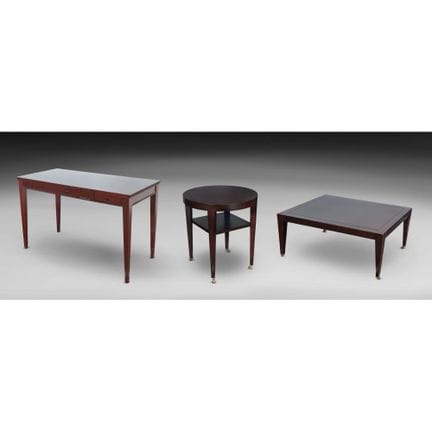Assortiment de bureaux et de tables  

(3) article