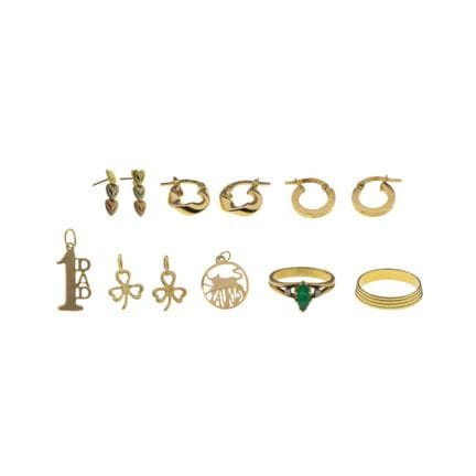 Assortiment de bijoux en or jaune 14 carats  

(9)